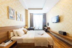 TV a/nebo společenská místnost v ubytování TTR Vincent Hotel