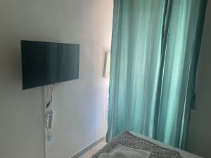 TV a/nebo společenská místnost v ubytování Dama HostelBB