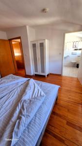 Foto dalla galleria di Ferienwohnung Moselblick a Kröv Altre 4 foto