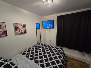Postel nebo postele na pokoji v ubytování Milford Rd room 2