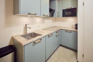 Kuchyň nebo kuchyňský kout v ubytování De Pelikaan Texel Appartementen