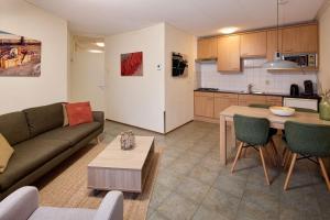 Kuchyň nebo kuchyňský kout v ubytování De Pelikaan Texel Appartementen