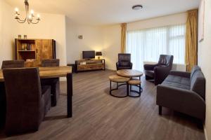 TV a/nebo společenská místnost v ubytování De Pelikaan Texel Appartementen