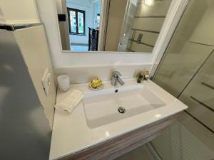 Ένα μπάνιο στο Sea View Loft Meta Sorrento Coast Free Parking +10 φωτογραφίες