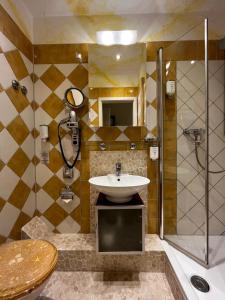 a bathroom with a sink and a shower at Provence am Kurpark in Boppard