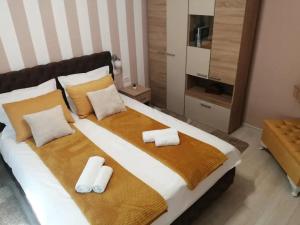 Giường trong phòng chung tại Apartman SIMONA