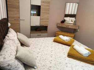 Giường trong phòng chung tại Apartman SIMONA
