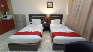 Postel nebo postele na pokoji v ubytování Ruwi Beach Hotel Apartments - MAHA HOSPITALITY GROUP