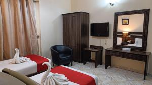 Postel nebo postele na pokoji v ubytování Ruwi Beach Hotel Apartments - MAHA HOSPITALITY GROUP
