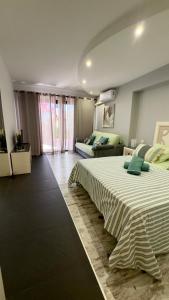 Voodi või voodid majutusasutuse Inside Club Atlantis resort- fabulous Bungalow toas +33 fotot