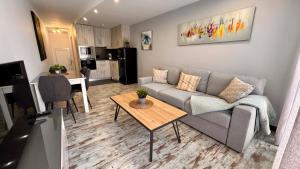 Televiisor ja/või meelelahutuskeskus majutusasutuses Inside Club Atlantis resort- fabulous Bungalow