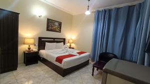Postel nebo postele na pokoji v ubytování Ruwi Beach Hotel Apartments - MAHA HOSPITALITY GROUP