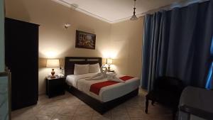 Postel nebo postele na pokoji v ubytování Ruwi Beach Hotel Apartments - MAHA HOSPITALITY GROUP