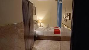 Postel nebo postele na pokoji v ubytování Ruwi Beach Hotel Apartments - MAHA HOSPITALITY GROUP