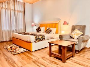 Posezení v ubytování Hotel New Hadimba Palace Inn - Mountain View with Premium Rooms Near Mall Road , Manali