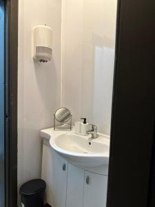 Baðherbergi á The Kliefs Vilnius - Virtual Check-In