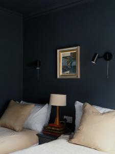 Postel nebo postele na pokoji v ubytování Cambridge House