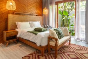 Postel nebo postele na pokoji v ubytování Outerphi Suweta Ubud