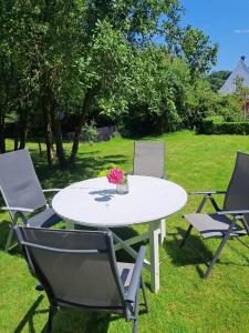Ein Garten an der Unterkunft Haus MeerZeit