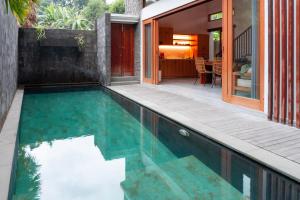 Bazén v ubytování Outerphi Suweta Ubud nebo v jeho okolí