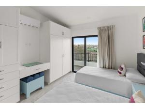 Ένα ή περισσότερα κρεβάτια σε δωμάτιο στο Collection O Morgan City Center, Los Cabos