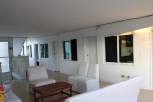 Posezení v ubytování OYO Hotel Colibri