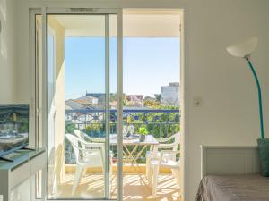 a room with a balcony with a table and chairs at Apartment Parc de Pontaillac-3 by Interhome in Pontaillac