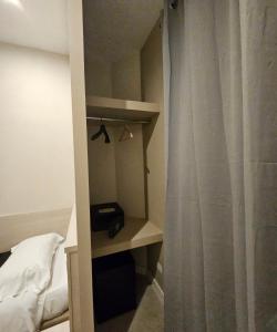 Postel nebo postele na pokoji v ubytování Hotel Mosaic Central Rome