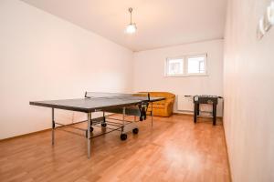 a ping pong table in a room with a couch at Willa Kamila in Poronin