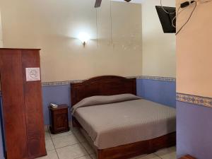 Postel nebo postele na pokoji v ubytování OYO Hotel Real de Cortés