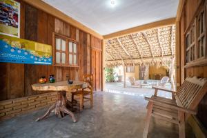 a room with a table and a bench in it at OYO Cabañas Abril, Mazunte in Mazunte +35 photos