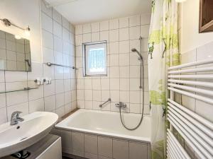 Bilik mandi di Holiday Home Bilharz by Interhome