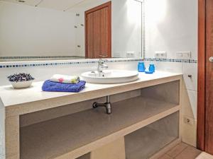 Kúpeľňa v ubytovaní Apartment La Platja by Interhome