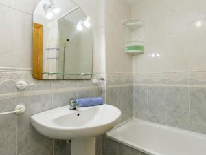 Koupelna v ubytování Apartment Oroblanc by Interhome