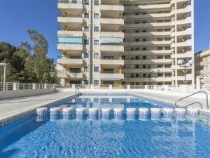 Bazén v ubytování Apartment Oroblanc by Interhome nebo v jeho okolí