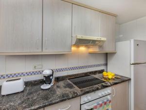 Kuchyň nebo kuchyňský kout v ubytování Apartment Oroblanc by Interhome