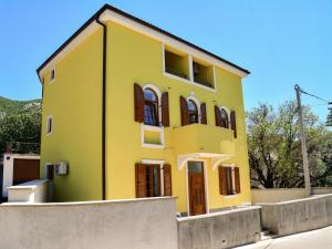 Budova, v ktorej sa apartmán nachádza