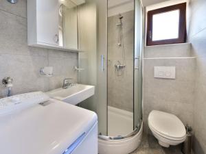 Kúpeľňa v ubytovaní Apartment Val-6 by Interhome + 18 fotografií