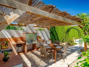 Zahrada ubytování Villa Tulipanes by Interhome