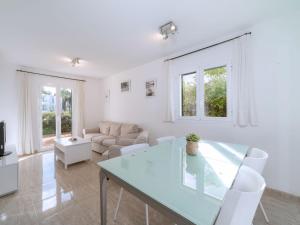 Posezení v ubytování Holiday Home Les Savines by Interhome