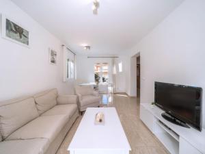TV a/nebo společenská místnost v ubytování Holiday Home Les Savines by Interhome