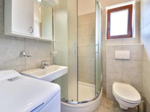 Koupelna v ubytování Apartment Val-4 by Interhome