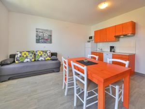 Kuchyň nebo kuchyňský kout v ubytování Apartment Val-3 by Interhome