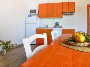 Kuchyň nebo kuchyňský kout v ubytování Apartment Val-3 by Interhome