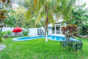 Bazén v ubytování OYO Hotel Rio nebo v jeho okolí