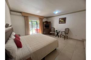 Postel nebo postele na pokoji v ubytování Capital O Gran Hotel Campestre