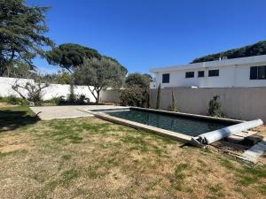 Bazén v ubytovaní Apartment Le Jasmin by Interhome alebo v jeho blízkosti