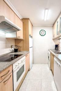 Kuchyň nebo kuchyňský kout v ubytování Apartment Aguamarina 7 by Interhome