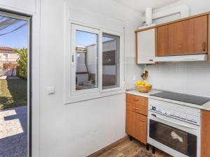 Η κουζίνα ή μικρή κουζίνα στο Holiday Home Palmera III by Interhome +16 φωτογραφίες