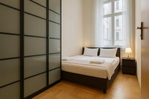 Posteľ alebo postele v izbe v ubytovaní Gozsdu Court Budapest